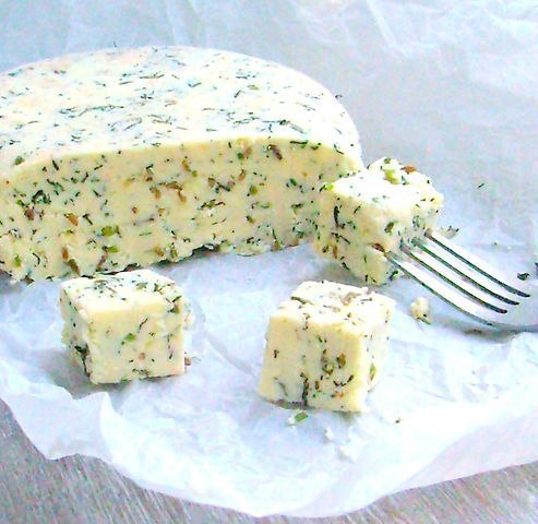 Домашний сыр с зеленью и тмином WhN4PwLhLIA